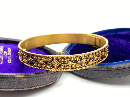 Why would I buy vintage or antique jewellery?